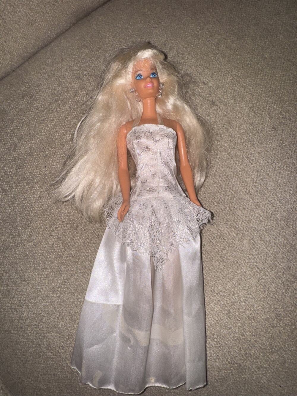 ⭐️Vintage Barbie Bride With Earrings Mold 1966